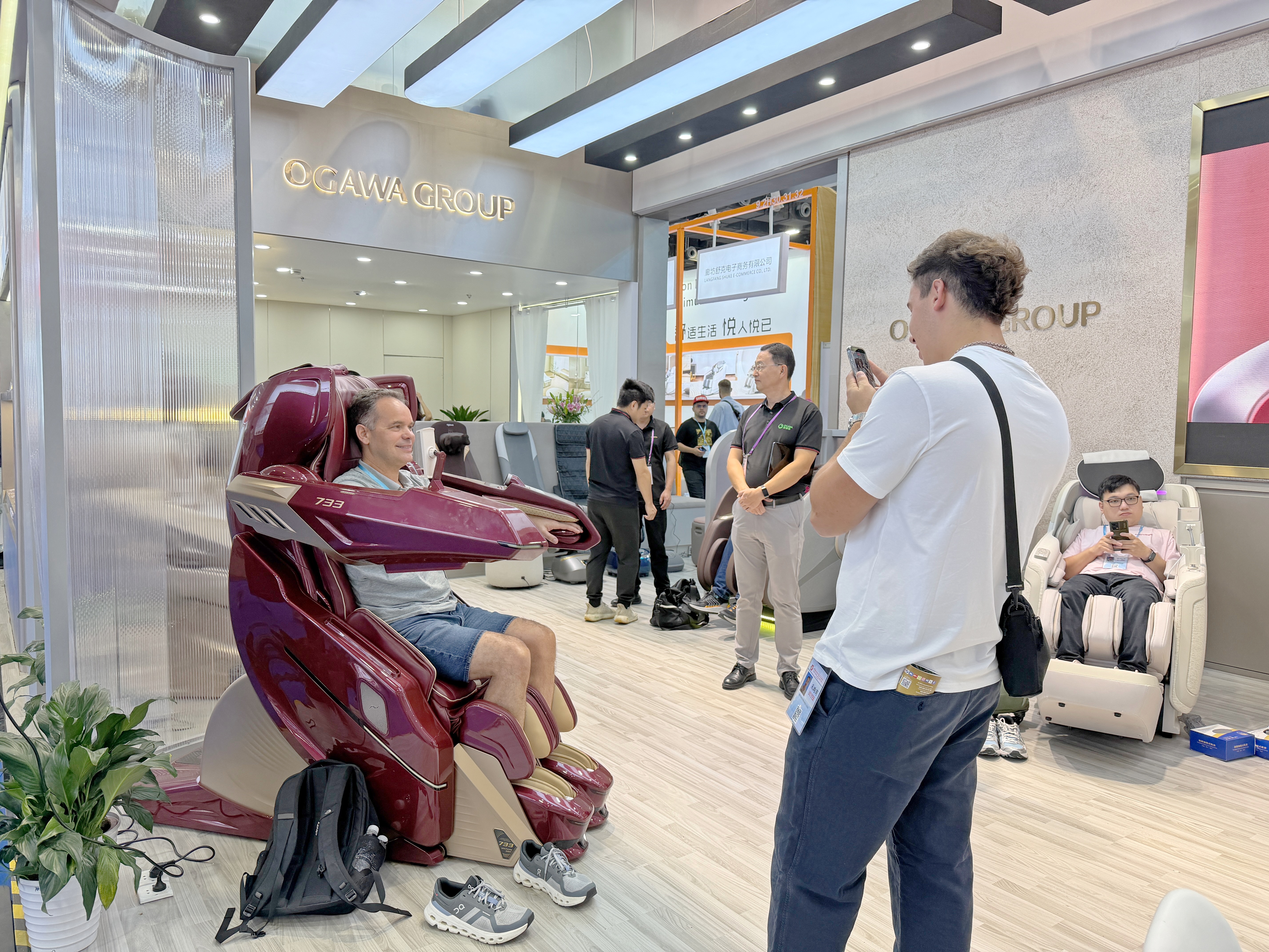 創(chuàng)新按摩“機(jī)器人”，奧佳華亮相廣交會(huì)領(lǐng)航智能健康新體驗(yàn)